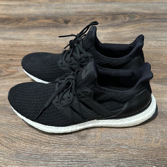 Adidas Women’s Ultraboost sneaker - Picture 3 of 6